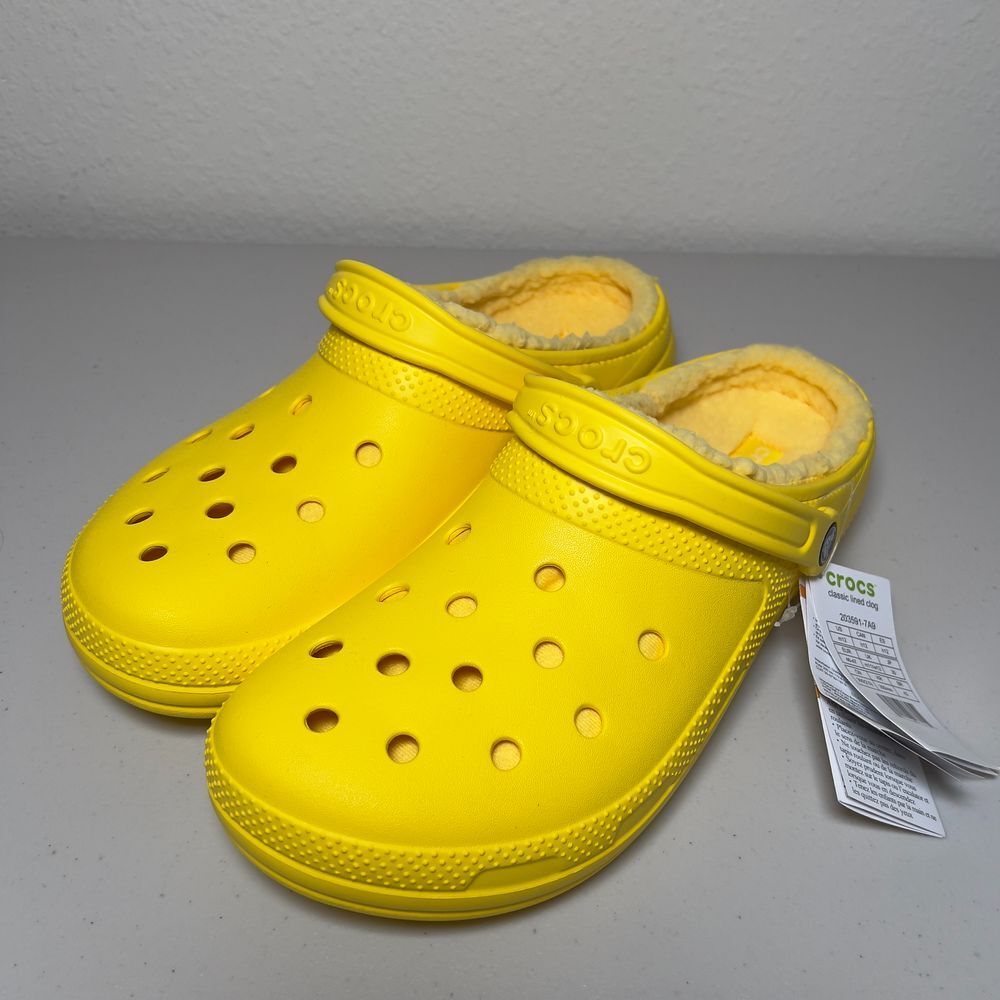 CROCS Yellow Fuzz-Lined Classic Size 12 men’s